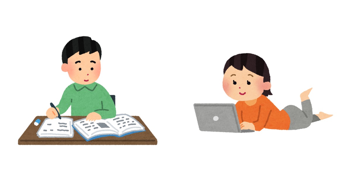 机に向かってノートに英語を書き取りしている男性と、ノートパソコンで英語の音声を聞いている女性を左右に並べたイラスト。